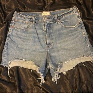 Abercrombie and fitch the 4” mom short high rise